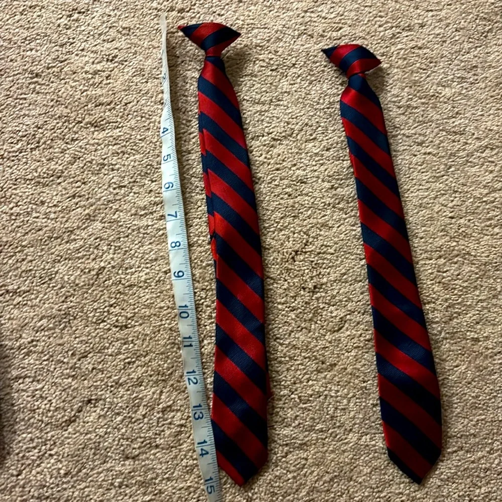 Clip on red and navy stripe